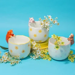 Jardinière Peeking Highland Cow
