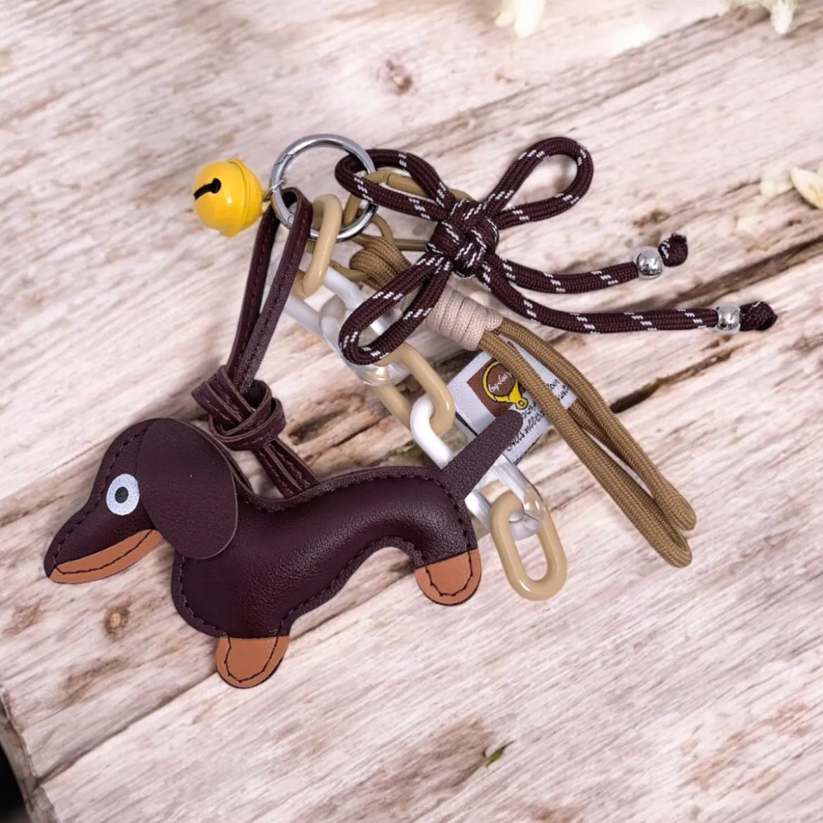 Porte-clés et bijou de sac - Chien et Clochette Brun