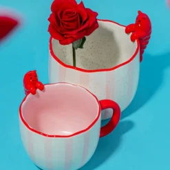 Pot peeking Lobster