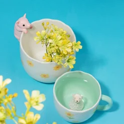 Pot peeking Pig