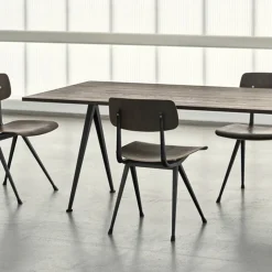 Table Pyramid 02 Base noire & plateau chêne fumé