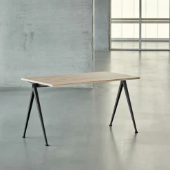 Table Pyramid 01 Base noire & Plateau chêne mat lacqué