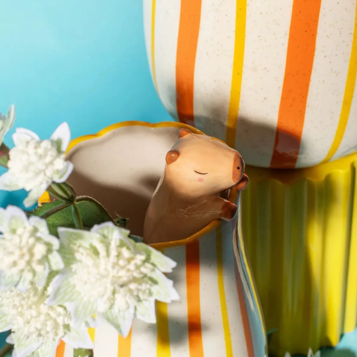 Vase Peeking Capybara